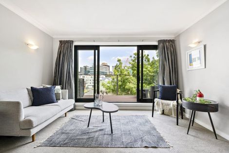 Photo of property in Endeavour Apartments, 21/125 Thorndon Quay, Pipitea, Wellington, 6011