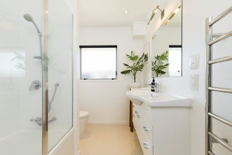 Photo of property in 2/65 Castor Bay Road, Castor Bay, Auckland, 0620