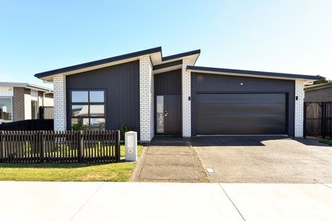 Photo of property in 33 Overton Street, Rototuna North, 3210