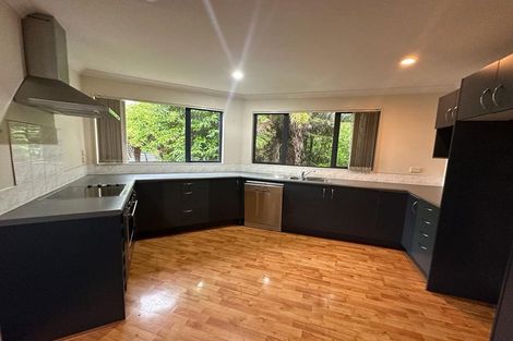 Photo of property in 12 Poturi Streams Avenue, Titirangi, Auckland, 0604