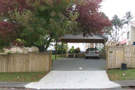 Photo of property in 100 Kemp Road, Massey, Auckland, 0614