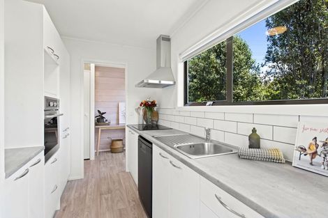 Photo of property in 4 Puriri Avenue, Leigh, 0985