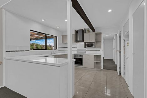 Photo of property in 49 Kurnell Drive, Botany Downs, Auckland, 2010