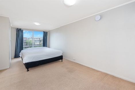 Photo of property in 4/89a Royal Road, Massey, Auckland, 0614