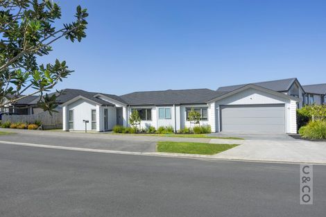 Photo of property in 54 Vinistra Road, Kumeu, 0810
