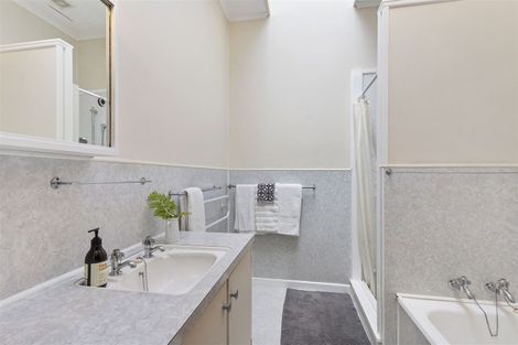 Photo of property in 2 Preston Avenue, Belmont, Auckland, 0622