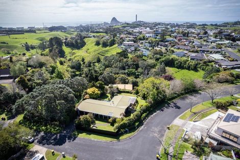 Photo of property in 2 Byron Place, Whalers Gate, New Plymouth, 4310