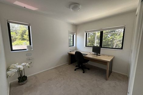 Photo of property in 5/147c Carlisle Road, Northcross, Auckland, 0632