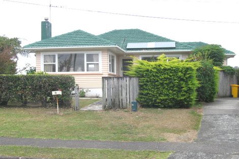 Photo of property in 1/2 Valley View Road, Glenfield, Auckland, 0629
