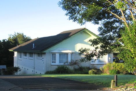 Photo of property in 14 Banksia Place, Goodwood Heights, Auckland, 2105