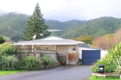 Photo of property in 25a Pehi Kupa Street, Waikanae, 5036