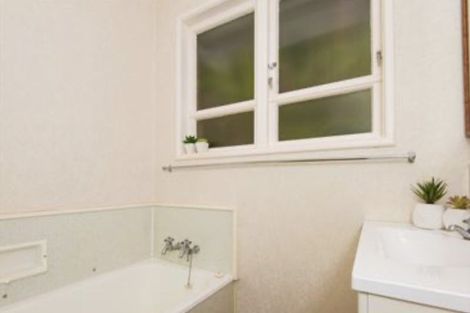 Photo of property in 74 Dowse Drive, Maungaraki, Lower Hutt, 5010