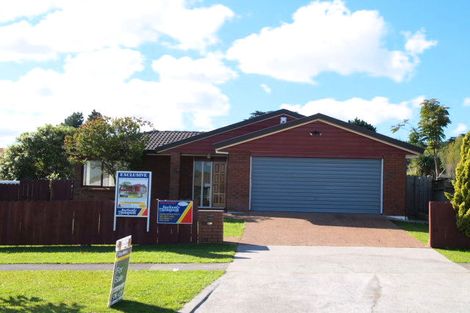 Photo of property in 25 West Fairway, Golflands, Auckland, 2013