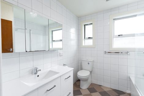 Photo of property in 2/77 Roberta Drive, Somerfield, Christchurch, 8024