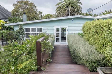 Photo of property in 36 Golf Road, Paraparaumu Beach, Paraparaumu, 5032