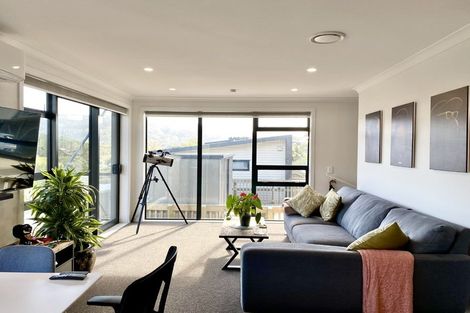 Photo of property in 10 Ara Patukawenga, Tawa, Wellington, 5028