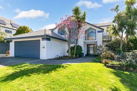 Photo of property in 104 Westchester Drive, Churton Park, Wellington, 6037