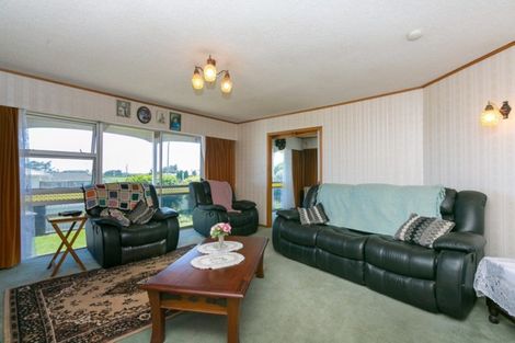 Photo of property in 20 Leon Place, Waitara, 4320