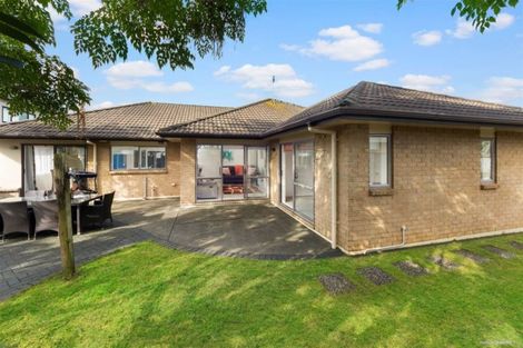 Photo of property in 62 Thornbury Crescent, East Tamaki Heights, Auckland, 2016