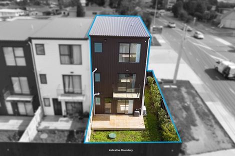 Photo of property in 1/107 Hobsonville Road, West Harbour, Auckland, 0618