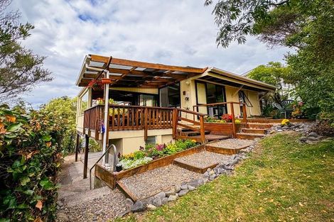 Photo of property in 71 Howard Road, Orere Point, Papakura, 2585