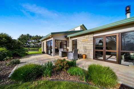 Photo of property in 2227 Skeet Road, Auroa, Hawera, 4678