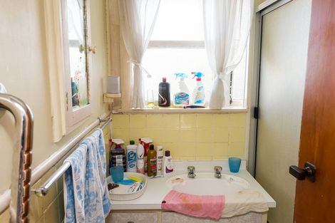 Photo of property in 30 Seddon Street, Takaro, Palmerston North, 4412