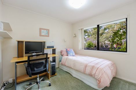 Photo of property in 1 Crestview Place, Browns Bay, Auckland, 0630
