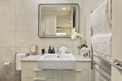 Photo of property in 225 Lake Terrace, Waipahihi, Taupo, 3330