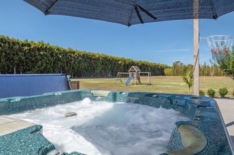 Photo of property in 773 Waitakere Road, Kumeu, 0891