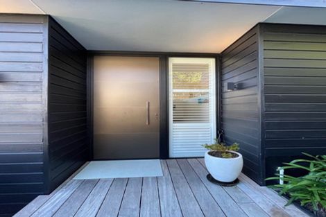 Photo of property in 2/1 Commodore Parry Road, Castor Bay, Auckland, 0620