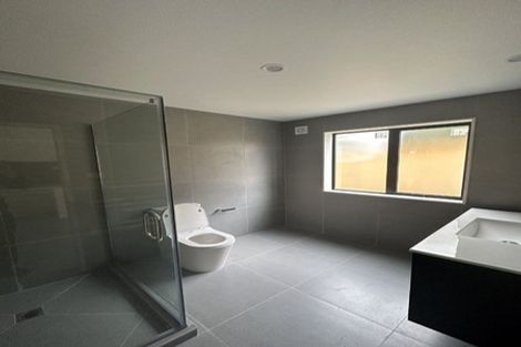 Photo of property in 8a Lynn Road, Bayview, Auckland, 0629