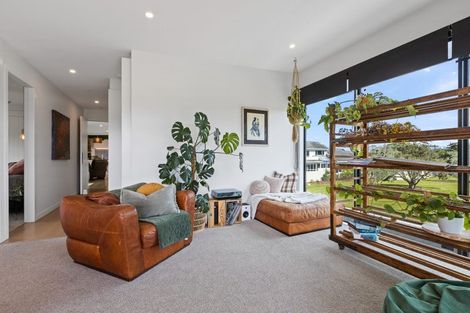 Photo of property in 3a William Bayes Place, Red Beach, 0932