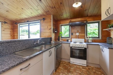 Photo of property in 1a Karaka Grove, Waikanae, 5036