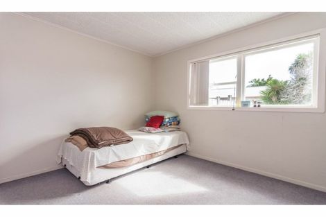 Photo of property in 7 Clayburn Road, Glen Eden, Auckland, 0602