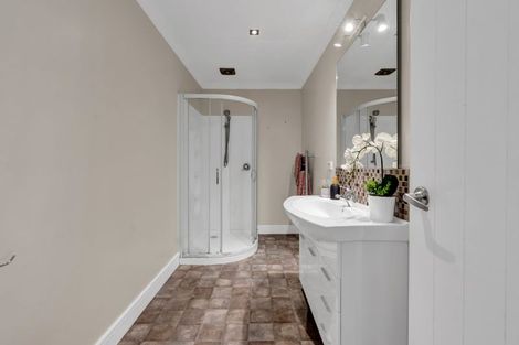 Photo of property in 116 Paraite Road, Paraite, New Plymouth, 4373