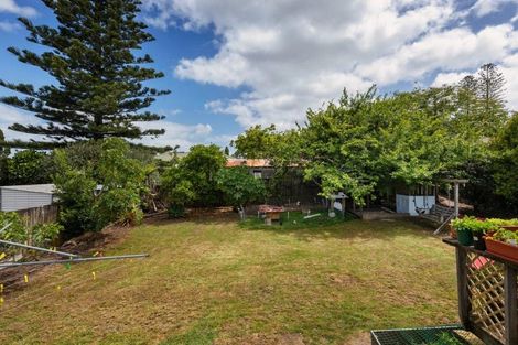 Photo of property in 1 Sarona Avenue, Glen Eden, Auckland, 0602