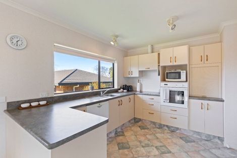 Photo of property in 2/16 Sandel Rise, Merrilands, New Plymouth, 4312