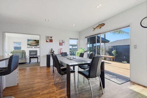 Photo of property in 8 Waterside Drive, Pyes Pa, Tauranga, 3112