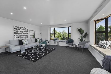 Photo of property in 5 Chilton Drive, Paraparaumu, 5032