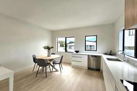 Photo of property in 37e West Harbour Drive, West Harbour, Auckland, 0618