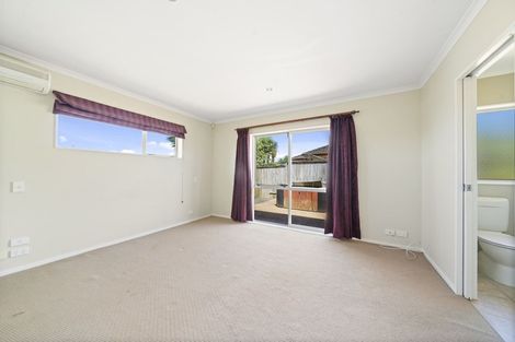 Photo of property in 17 Villino Place, Randwick Park, Auckland, 2105