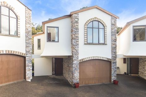 Photo of property in 2/12 Herons Way, Northcote, Auckland, 0627