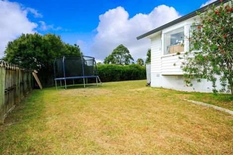 Photo of property in 14 Jumento Place, Unsworth Heights, Auckland, 0632