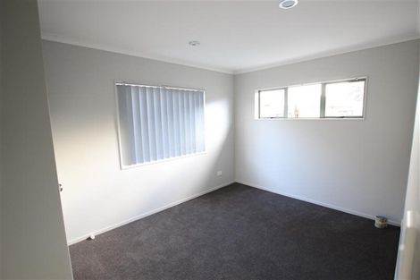 Photo of property in 2 Ettrick Lane, Papakura, 2110