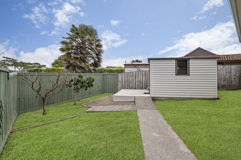 Photo of property in 2/10 Pinewood Grove, Botany Downs, Auckland, 2010