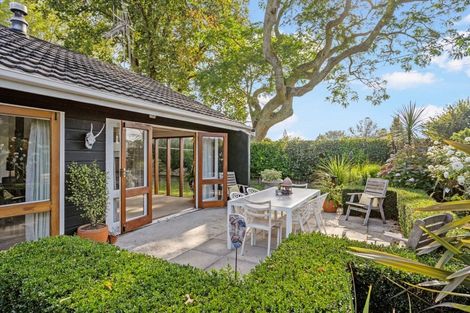 Photo of property in 534 Devonport Road, Tauranga South, Tauranga, 3112