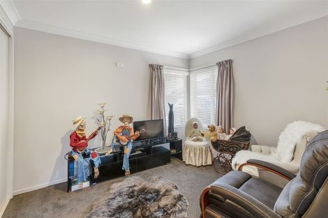 Photo of property in 5 Amoka Crescent, Parklands, Christchurch, 8083