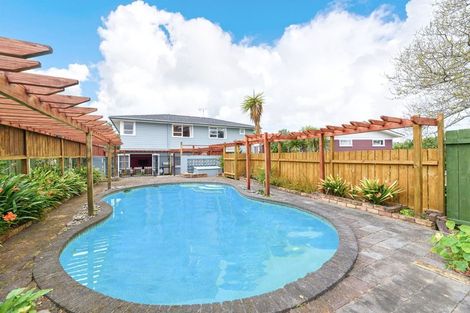 Photo of property in 6 Ravenwood Drive, Forrest Hill, Auckland, 0620