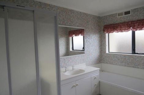 Photo of property in 13 Del Mar Place, Merrilands, New Plymouth, 4312